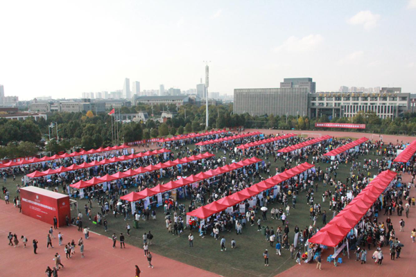 「云南教育新聞」2020屆高校畢業(yè)生招聘會(huì)，有你喜歡的工作嗎？